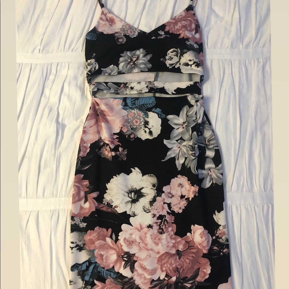 FLORAL DRESS W STOMACH CUT OUT